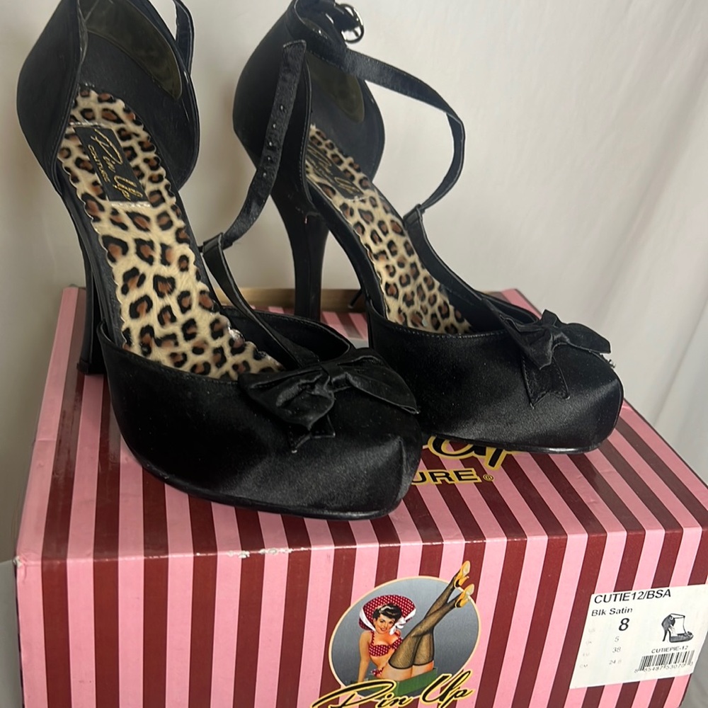 Pinup style heel size 8